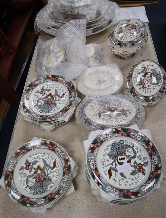 A Victorian Wedgwood Beatrice pattern part dinner service (42)